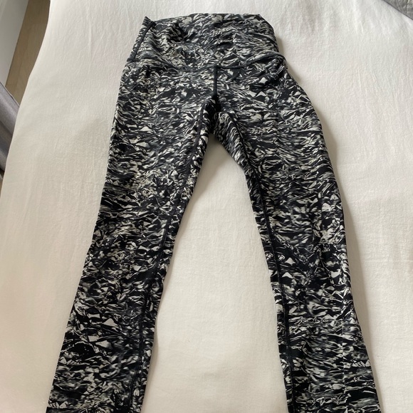 Lulu Leggings - Picture 2 of 2